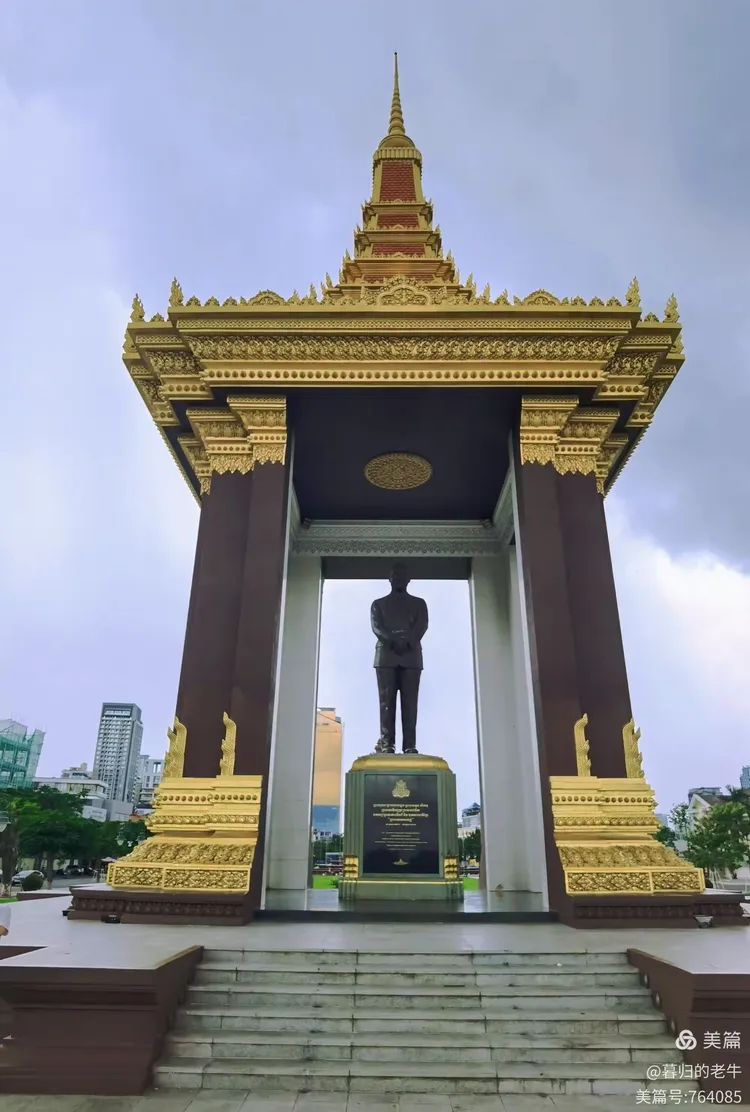 ～独立广场,独立纪念碑